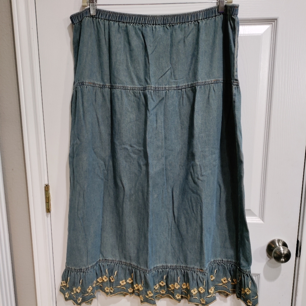 Music women's blue denim skirt with embroidered hem size 3x